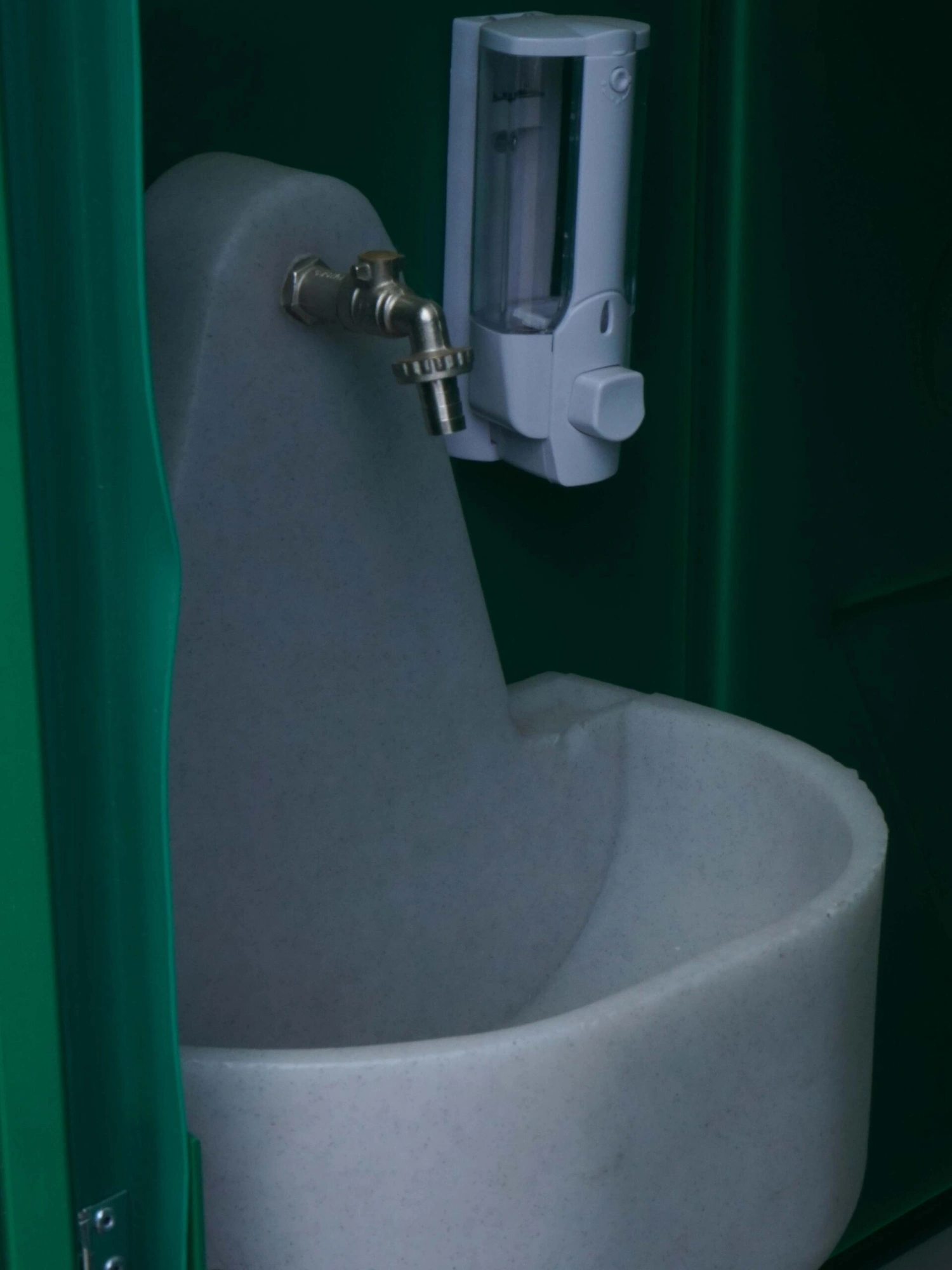 Туалетная кабина «ЛЮКС СТАНДАРТ МД» с деревянным поддоном 