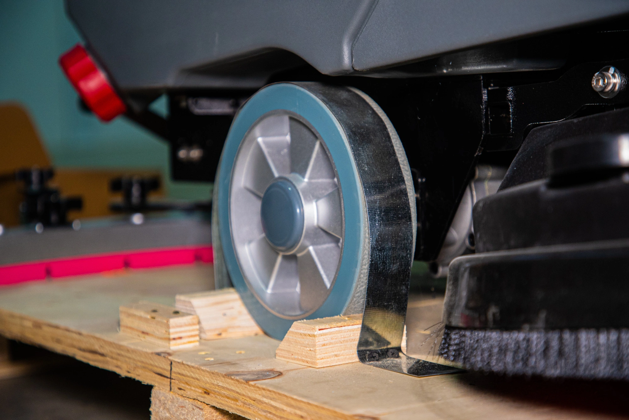 Машина поломоечная самоходная с АКБ GEL 24/100 В/Ач TOR COMPACT 60T