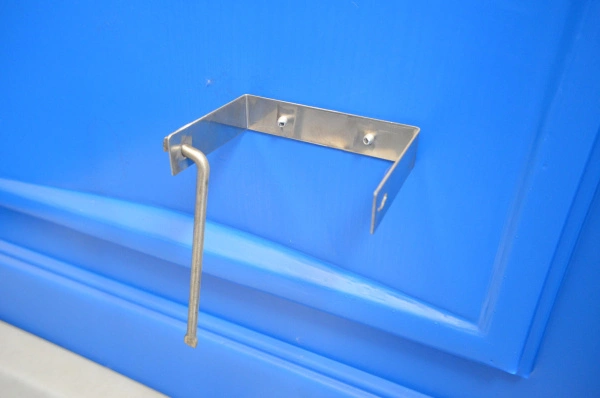 Туалетная кабина «Евростандарт Эконом» с деревянным поддоном 