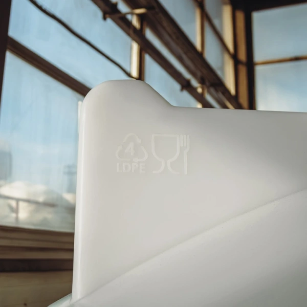 Емкость ЦКТ 5000 л с патрубком 160мм белая в обрешетке с лестницей